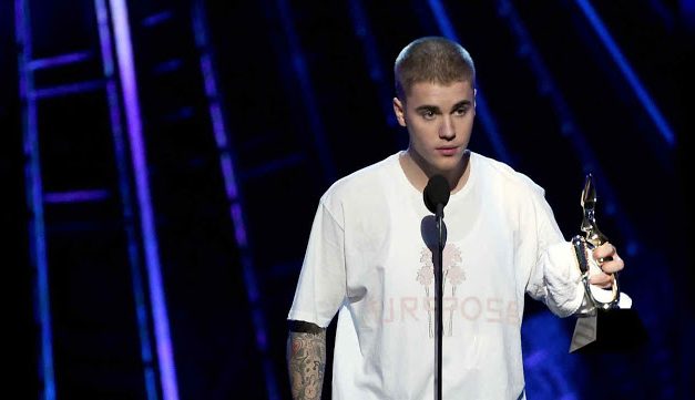 Justin Bieber se queja de la falsedad y la falta de autenticidad en los Billboard