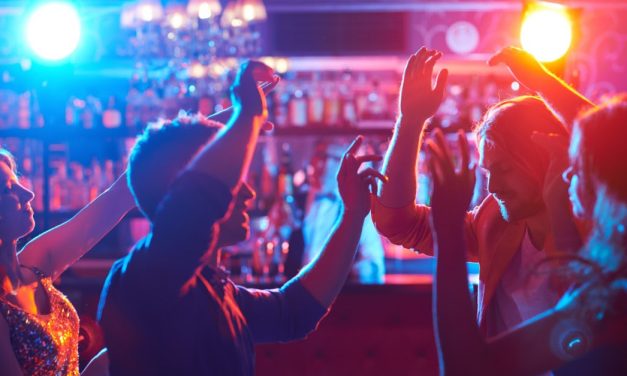 ¡Mamá tengo una fiesta esta noche! Las salidas nocturnas y la angustia de los padres