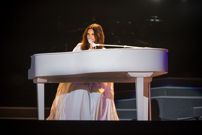 TODO UN EXITO EL ARRANQUE MUNDIAL DE LA GIRA DE LAURA PAUSINI SIMILARES