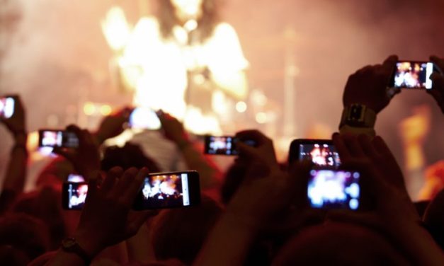 Apple propone bloquear las cámaras de sus dispositivos en los conciertos