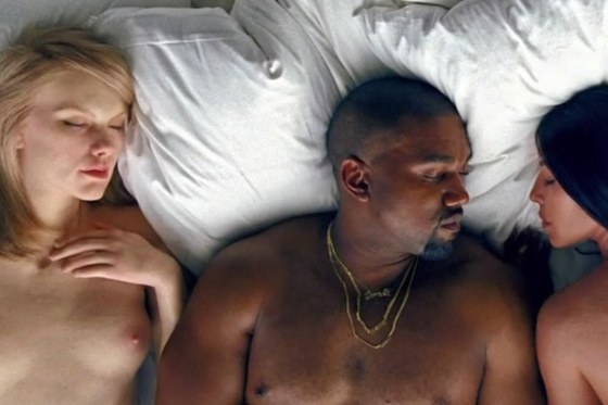 Kanye West retó a las celebridades que aparecen en su vídeo »Famous» a demandarlo