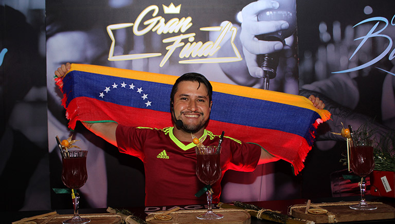 Jonathan Saavedra se tituló como el mejor Bartender del país en la gran final.