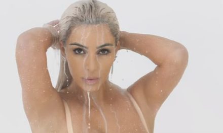 Kim Kardashian se baña con leche en nuevo video de Fergie (+Video)