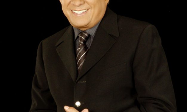 REYNALDO ARMAS CELEBRA 40 ANOS DE HISTORIA MUSICAL EN INOLVIDABLE PRESENTACION