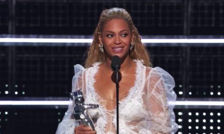 Beyoncé fue ovacionada en los premios MTV VMA tras arrasar con 8 galardones (+Video)