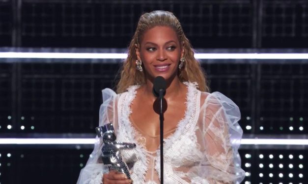 Beyoncé fue ovacionada en los premios MTV VMA tras arrasar con 8 galardones (+Video)