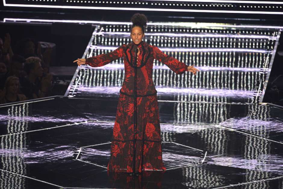 Alicia Keys desafía a la industria y acude a los MTV VMA sin maquillaje