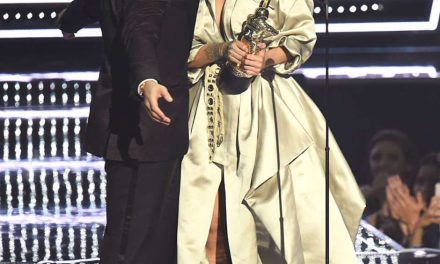 MTV Video Music Awards 2016: ¿Beso de Rihanna y Drake lo mejor del show? (+Video)