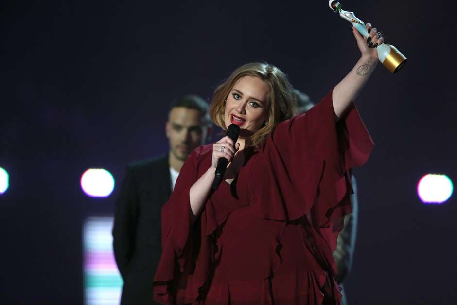 Adele sigue ganando: su álbum »25» se certifica diamante