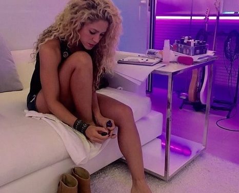 Shakira publica polémica foto de supuesto objeto erótico (+Foto)