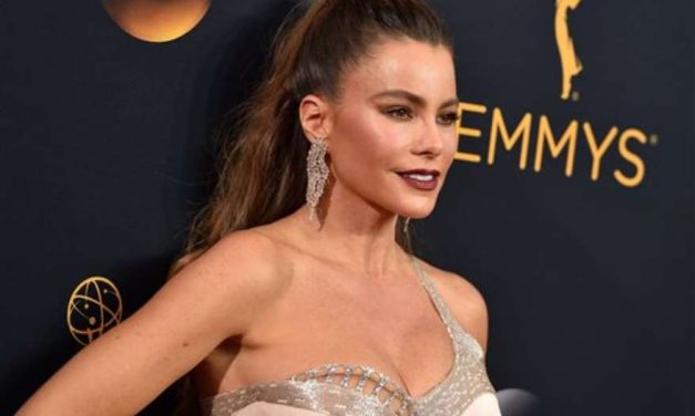 Sofía Vergara presume su ‘booty’ en los Emmy Awards 2016