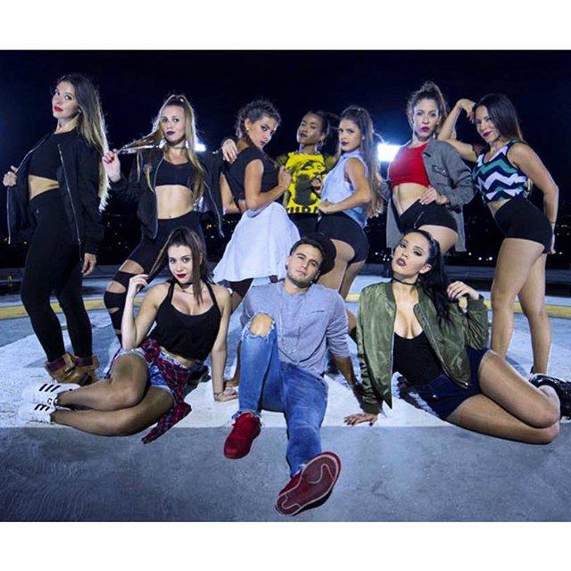 Gustavo Elís impacta con su nuevo hit »Cinturita» (+Dance Video)