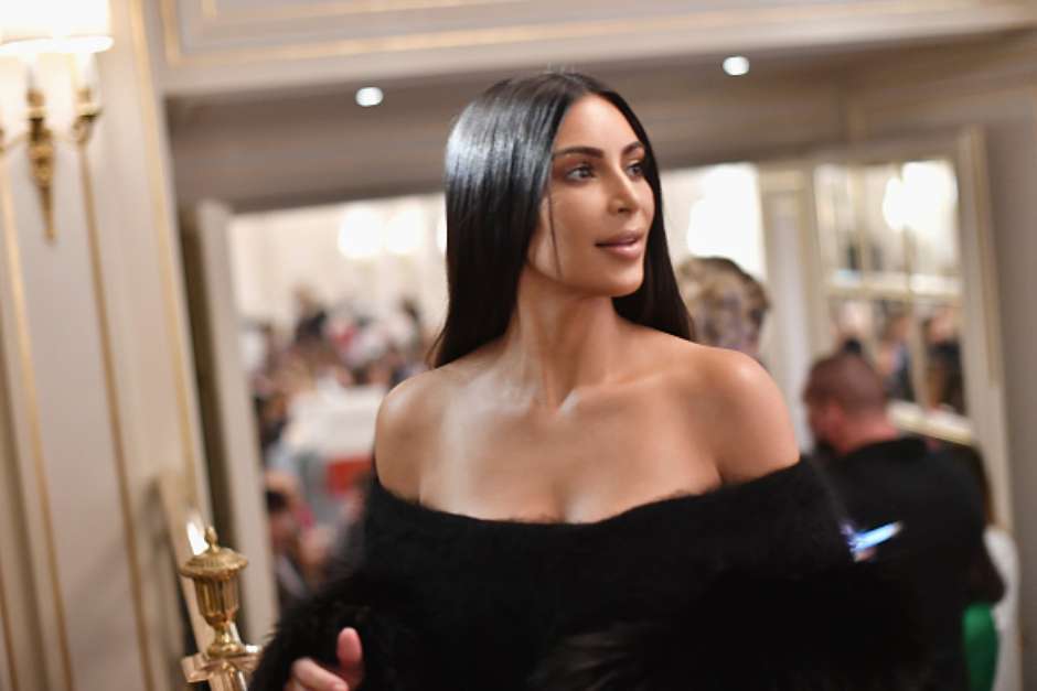 Kim Kardashian ha sido atracada a punta de pistola en su habitación en un hotel de París