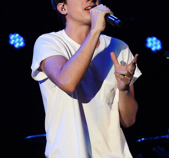 Charlie Puth cancela resto de su gira por enfermedad