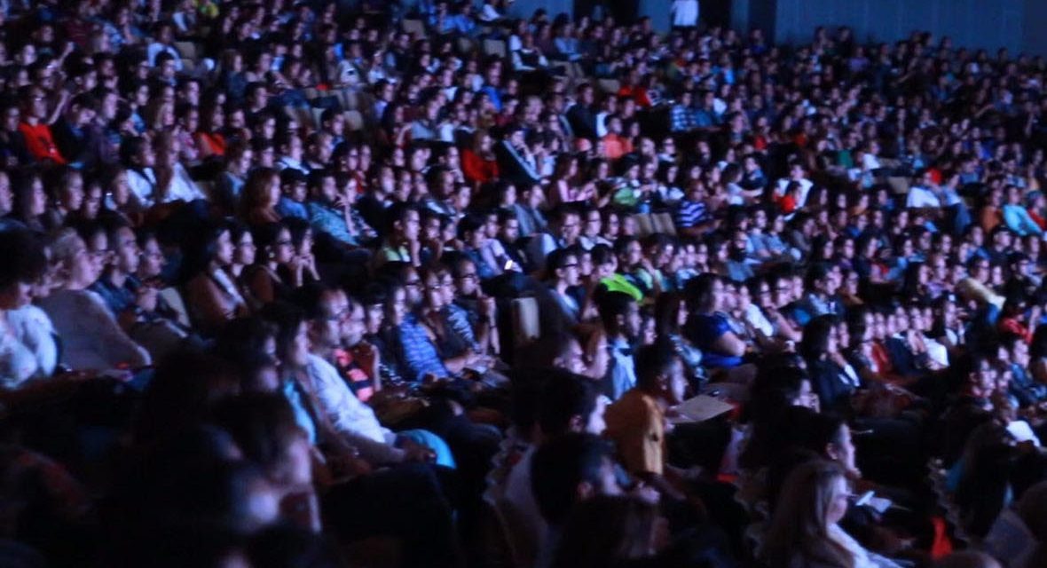 A casa llena »Follow me» arrasó en el Aula Magna de la UCV