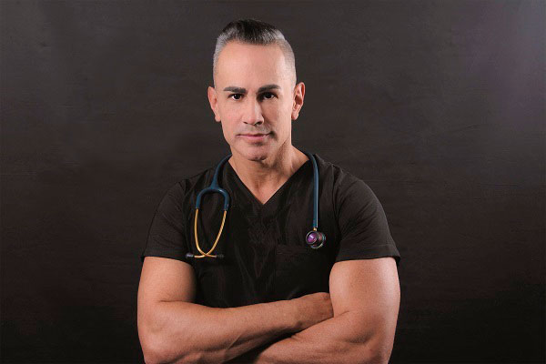 Pedro Del Castillo presenta »Tu pediatra a la mano»