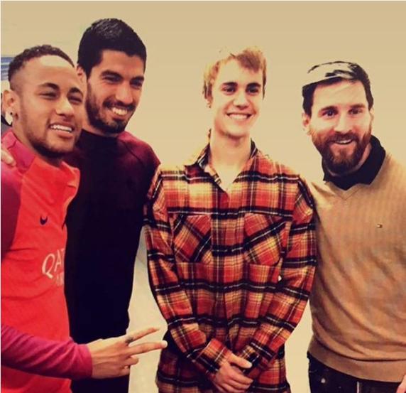 Justin Bieber visitó al FC Barcelona y se entrenó junto a Messi, Neymar y Rafinha