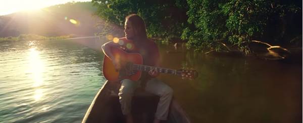 Vicente García supera 1 millón de Views en su más reciente video »Carmesi»