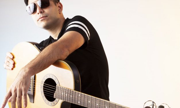 Alex D nos presenta «Dos palabras y un adiós” de su producción discográfica »Sueños Gastados»