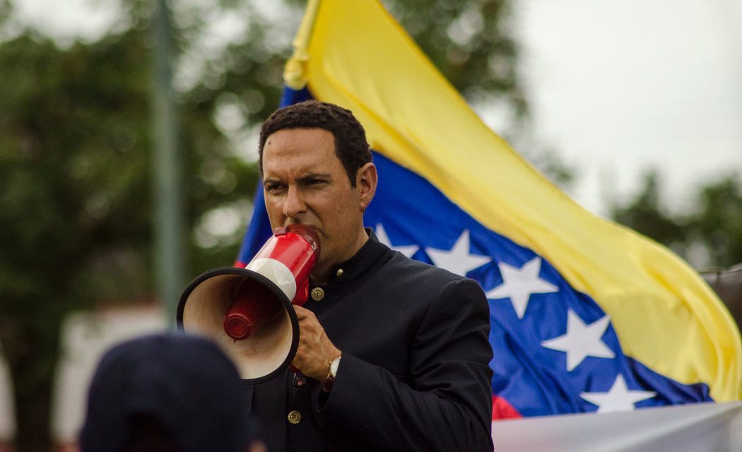 Andrés Parra confiesa que le fue difícil interpretar a Hugo Chávez