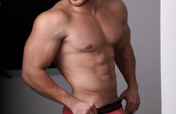 Henry Licett cierra el año como el más sexy de las redes sociales