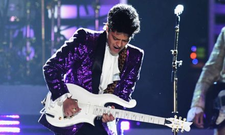 Bruno Mars rindió homenaje a Prince en los Grammys