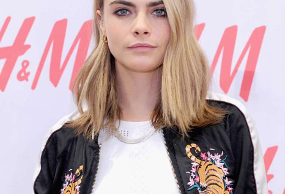 Cara Delevinge demuestra que la marca de ropa de Trump se hace en México