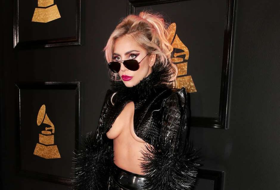 Lady Gaga y otras estrellas brillaron sin sostén en los Grammy 2017 (+Fotos)