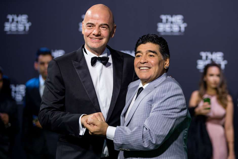 Maradona anunció su desembarco oficial a la FIFA