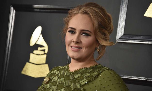 Adele confirma que se casó con Simon Konecki