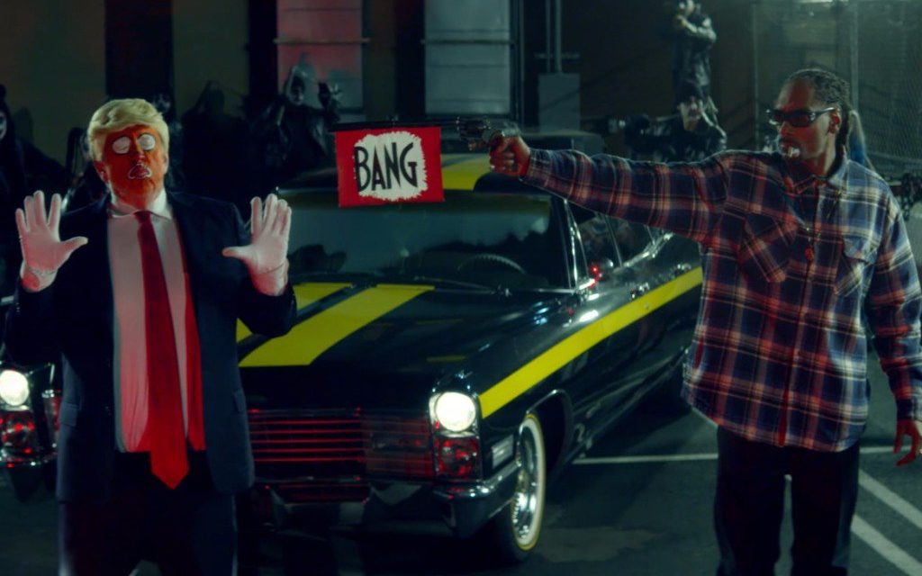 Snoop Dogg‬ le dispara a ‘‪Donald Trump’ en su nuevo video