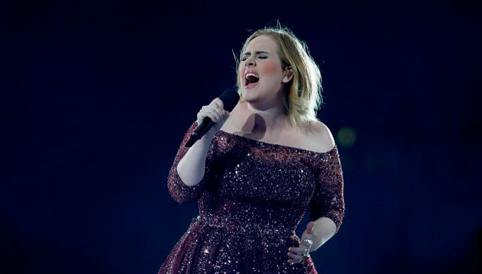 Adele rinde tributo a víctimas del ataque en Londres (+Video)