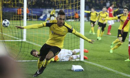 El Borussia Dortmund vence 4-0 a Benfica y avanza en Champions