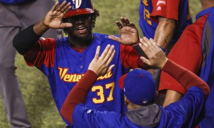 Venezuela resucita otra vez y avanza en el Clásico Mundial de Béisbol