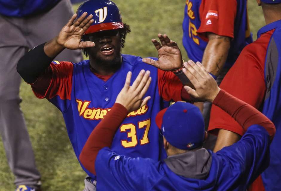 Venezuela resucita otra vez y avanza en el Clásico Mundial de Béisbol