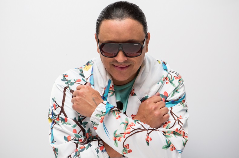 Elvis Crespo se une a Ilegales para traer el enérgico sencillo »Guayo» y su video musical