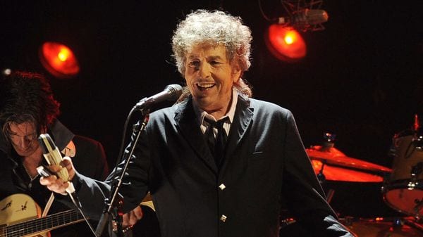 Finalmente, Bob Dylan recibió el premio Nobel de Literatura en Estocolmo