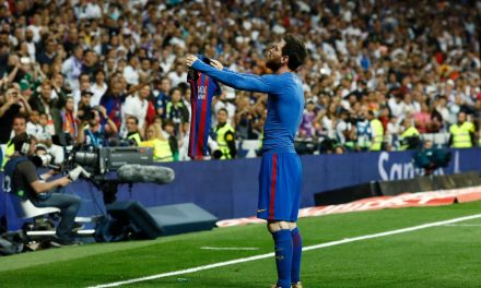 Messi marca en el último segundo y mete al Barça en la pelea por la Liga