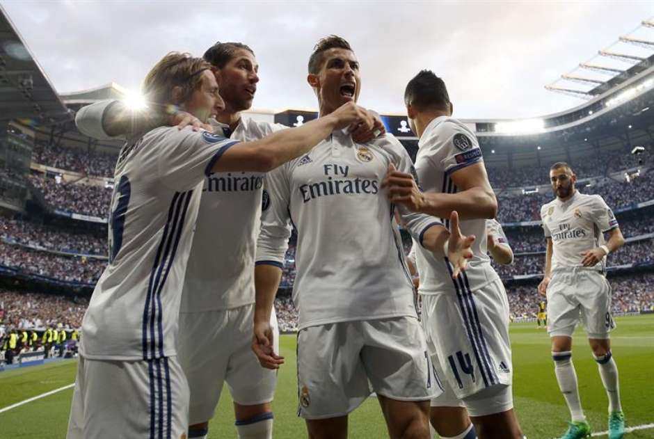 Real Madrid derrota al Atleti con triplete de CR7 y se acerca a final de la Champions