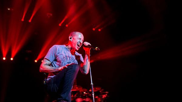 El día que se suicidó Chester Bennington, Linkin Park lanzó su último video »Talking To Myself»