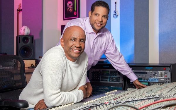 SERGIO GEORGE FIRMA ACUERDO DE MANEJO EXCLUSIVO A NIVEL MUNDIAL CON PETER M. ROBLES