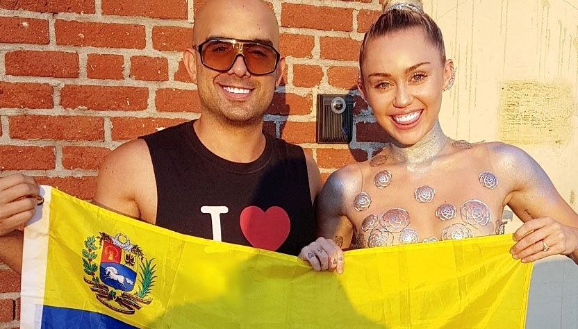 Miley Cyrus (@MileyCyrus) y nuestro Robert Vogu (@RobertVogu) unidos por Venezuela