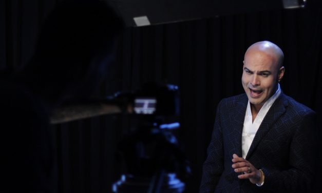 Omar Enrique estrenó el video de su nuevo sencillo »Antología de Caricias»