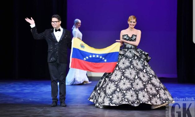 Aplausos para Douglas Tapia en Hollywood
