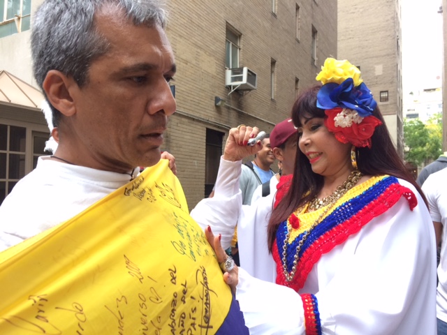 Lila madrina del Desfile de la Hispanidad En New York – #MuerdeAqui por @diegokapeky