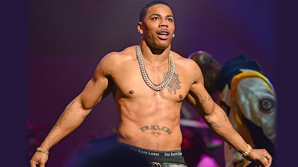 Arrestaron al rapero Nelly, acusado de violar a una mujer en el autobús de su gira