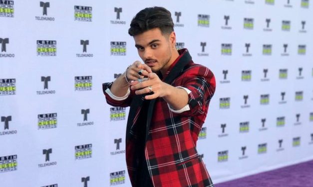 ABRAHAM MATEO IMPRESIONA EN LOS LATIN AMERICAN MUSIC AWARDS CON »LOCO ENAMORADO»