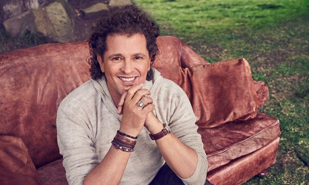 Aquí Esta »Vives» El Nuevo Álbum De Carlos Vives Disponible Ya En Formatos Físico Y Digital
