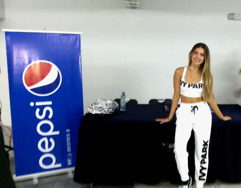 Pepsi sigue de gira con Corina Smith