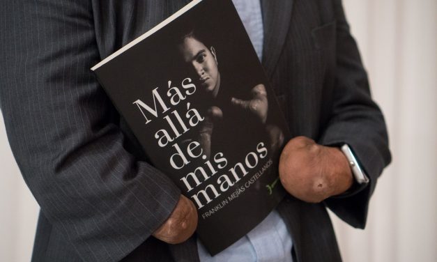 El joven Franklin Mejías Castellanos presentó su primer libro »Más Allá de Mis Manos»